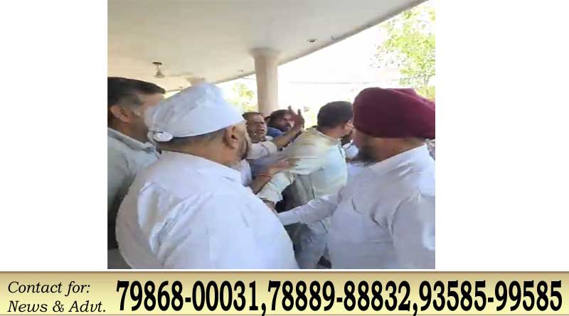 फाजिल्का नगर कौंसिल के बाहर धरना, लाइटों और सफाई को लेकर विवाद