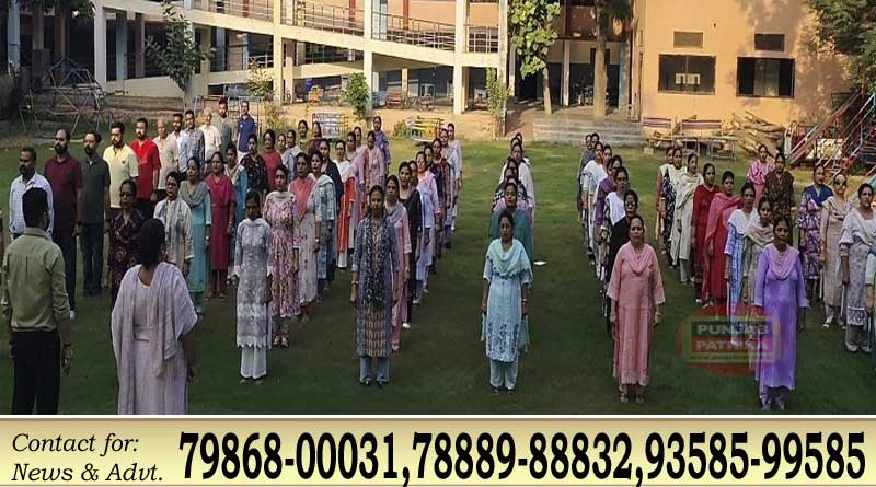 सर्व हितकारी विद्या मंदिर फाजिल्का में वंदे मातरम् के 150 वर्ष पर सामूहिक गायन का अभ्यास